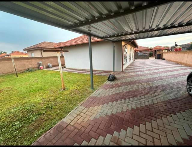 3 BEDROOM PROPERTY TO RENT IN THE ORCHARDS